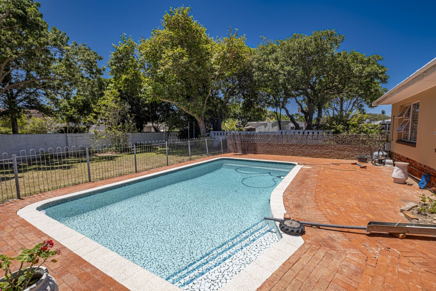 4 Bedroom Property for Sale in Summerstrand Eastern Cape